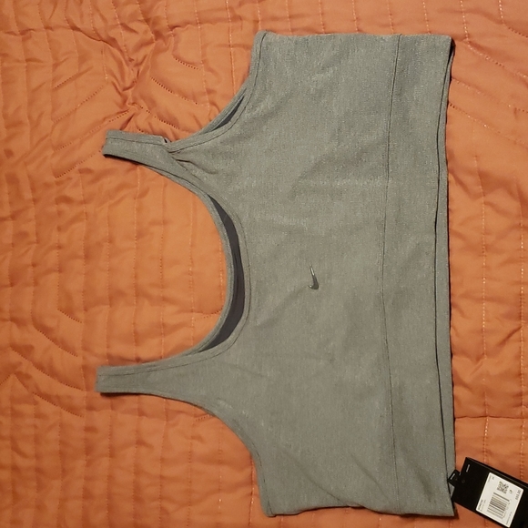 Womans sports bra - Picture 1 of 6